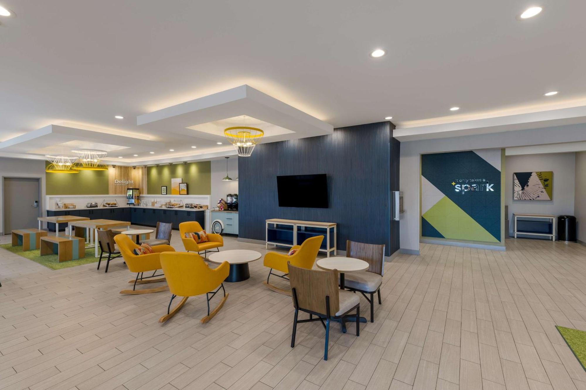 Spark By Hilton Midland South Exterior photo