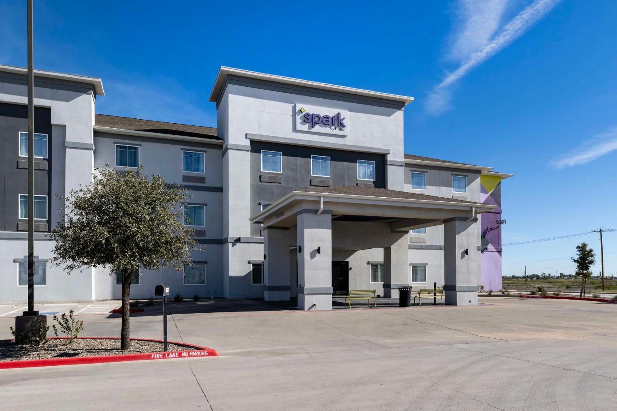 Spark By Hilton Midland South Exterior photo