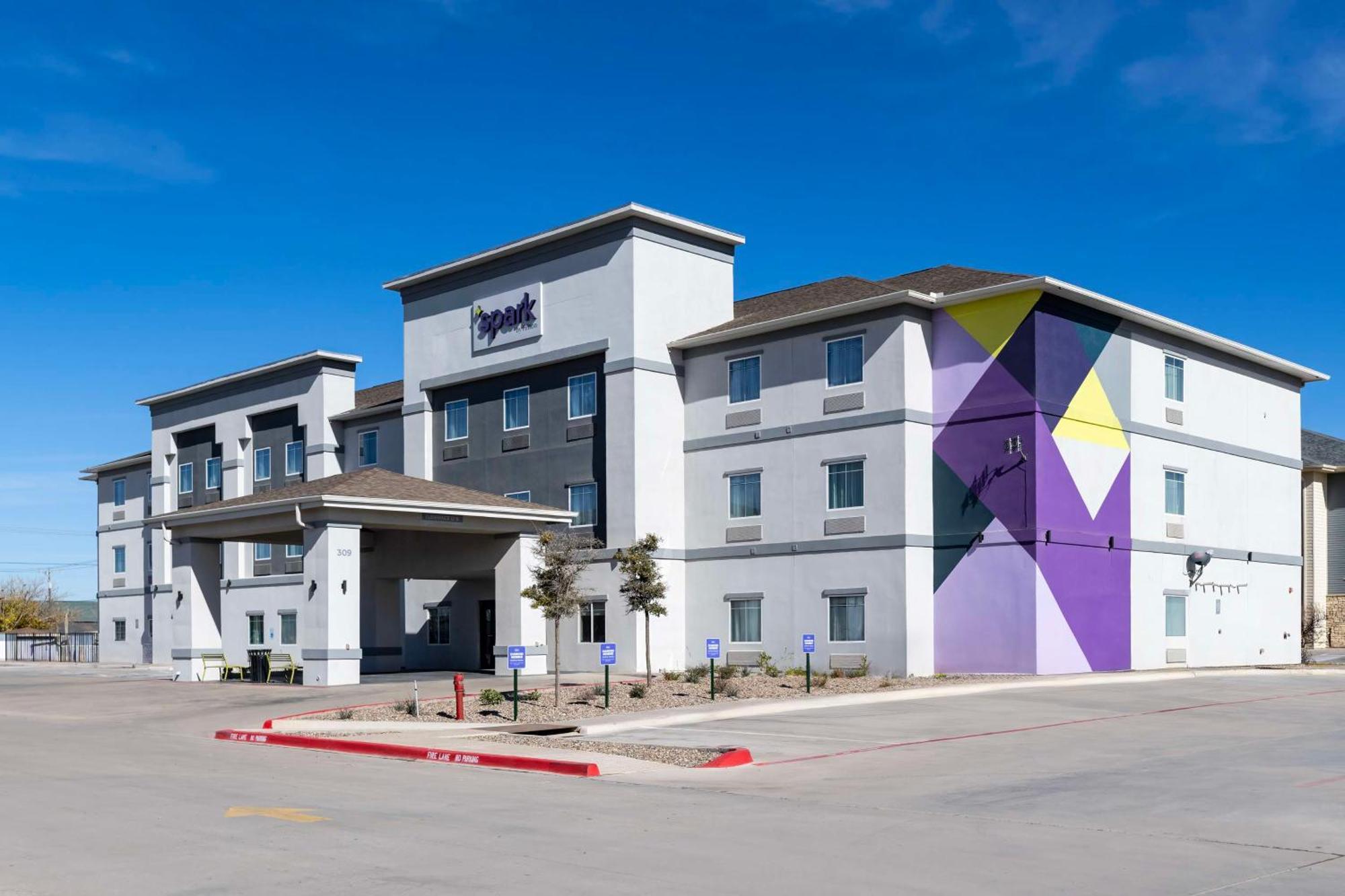 Spark By Hilton Midland South Exterior photo